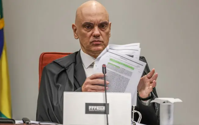 Alexandre de Moraes apontou que o relatório da PF sobre Vorcaro pode ter auxílio estrangeiro, classificando o documento…