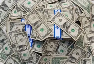 Dólar à vista subindo 0,09% na terça, R$ 5,153, enquanto o BC prepara leilões de US$1 bilhão. Essa oscilação reflete a …