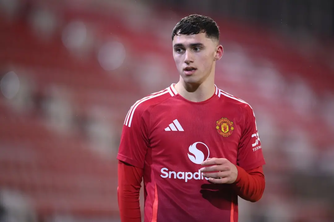 James Scanlon, jovem do Manchester United, pode estrear pelo Arsenal contra Ipswich Town na Liga Europa. A mudança dele…