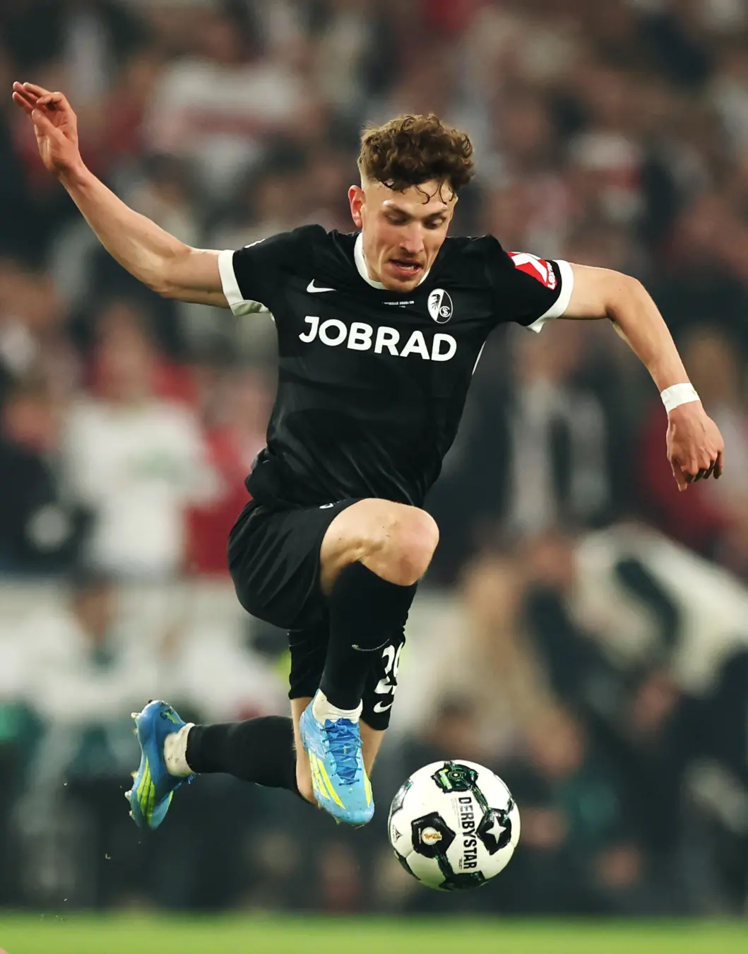 Philipp Treu, zagueiro do SC Freiburg, conversou com técnico da seleção alemã por FaceTime e pode convocar para a equip…