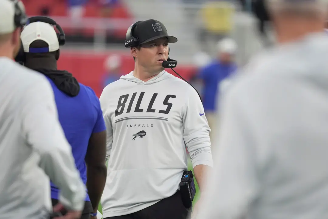 Bills venceram jogo em Houston, mas o coordenador defensivo Jim Leonhard apontou problemas, como os Texans convertendo …
