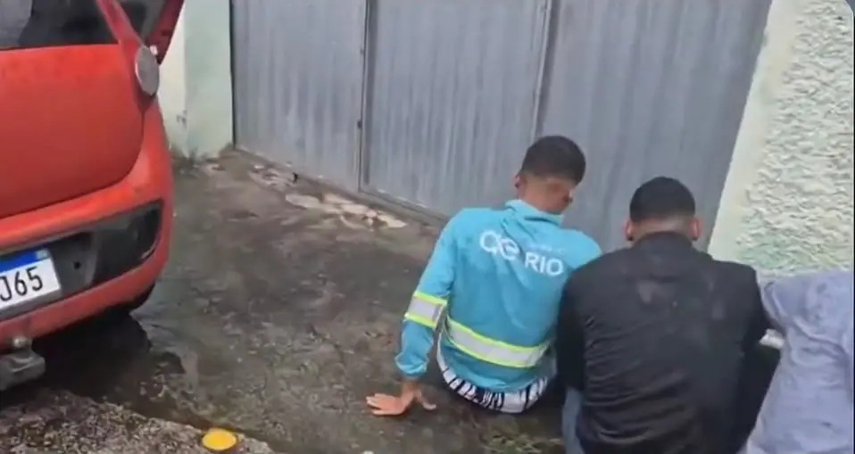 Higienópolis teve quatro homens presos antes de assaltar casa, um deles usando uniforme da Águas do Rio. A tentativa de…