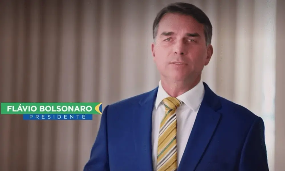 Flávio Bolsonaro se apresentou como presidente em um vídeo e criticou o governo Lula por criar desequilíbrio institucio…