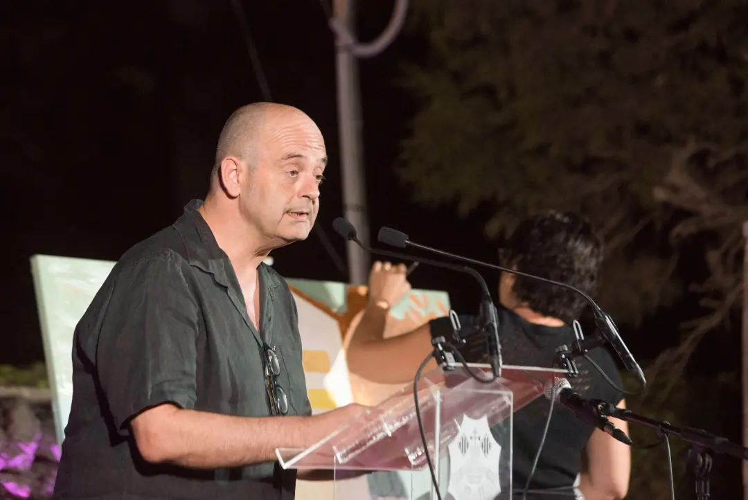 Sebastiá Alzamora, poeta de Mallorca, ganhou o Prêmio Nacional de Poesia 2026 com a obra Sala Augusta seguit de Llengua…