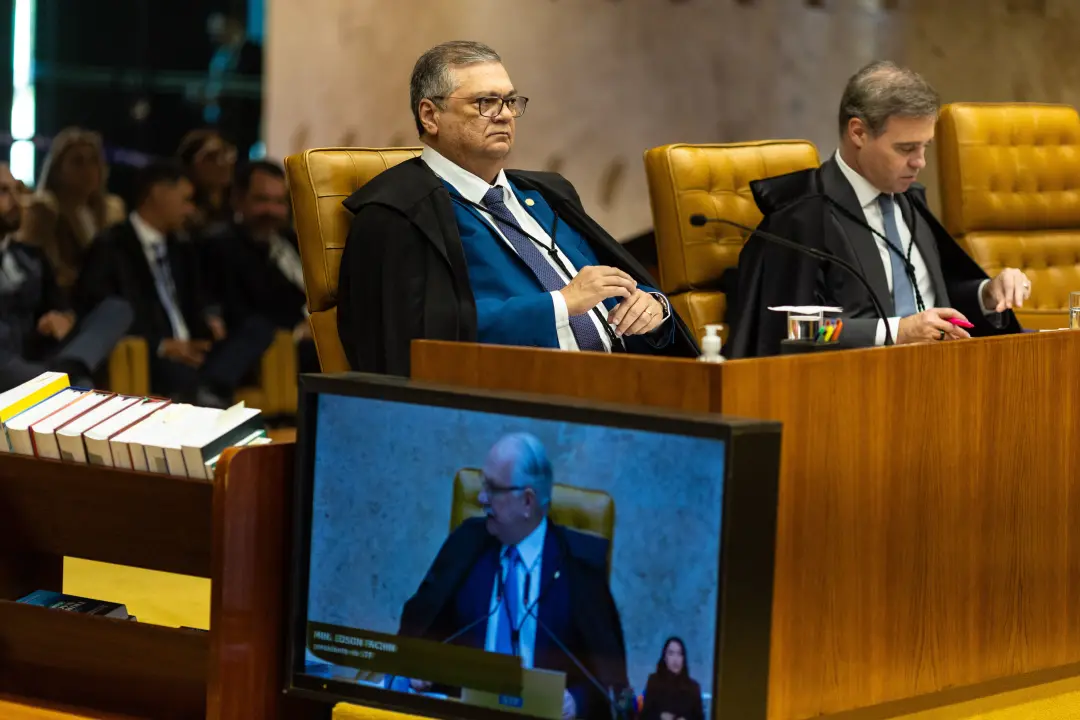 Flávio Dino levou ao Fachin dúvidas sobre a conduta de André Mendonça no caso Master, envolvendo o setor funerário de S…