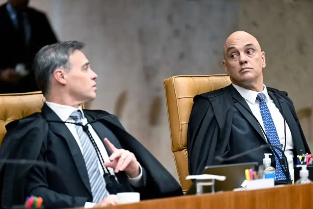 Alexandre Moraes entregou a Edson Fachin uma manifestação de 44 páginas, contestando o relatório da PF sobre o celular …