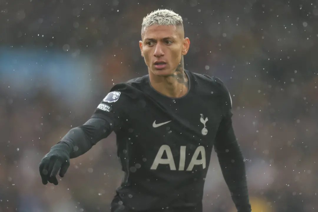 Richarlison cogitando saída do Tottenham, com o Shabab Al Ahli interessado e Dubai sendo visto como caminho. A possibil…