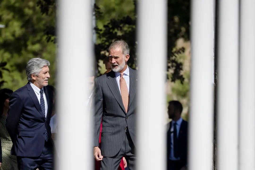 O Rei Felipe VI falou pela primeira vez sobre a crise migratória em Ceuta, elogiando o trabalho de servidores e voluntá…
