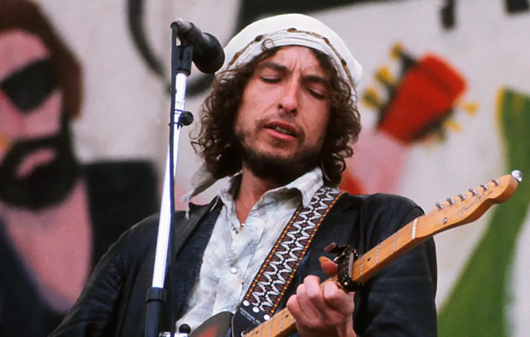Bob Dylan lança um box set de 39 CDs com as gravações ao vivo da turnê Rolling Thunder Revue de 1976. Esse material nun…