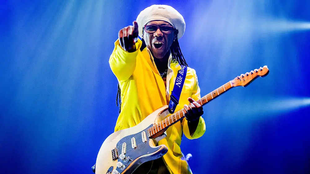 Nile Rodgers vai comandar o podcast Before the Moment com Sienna Spiro e John Legend na iHeartMedia. Conversar sobre mo…