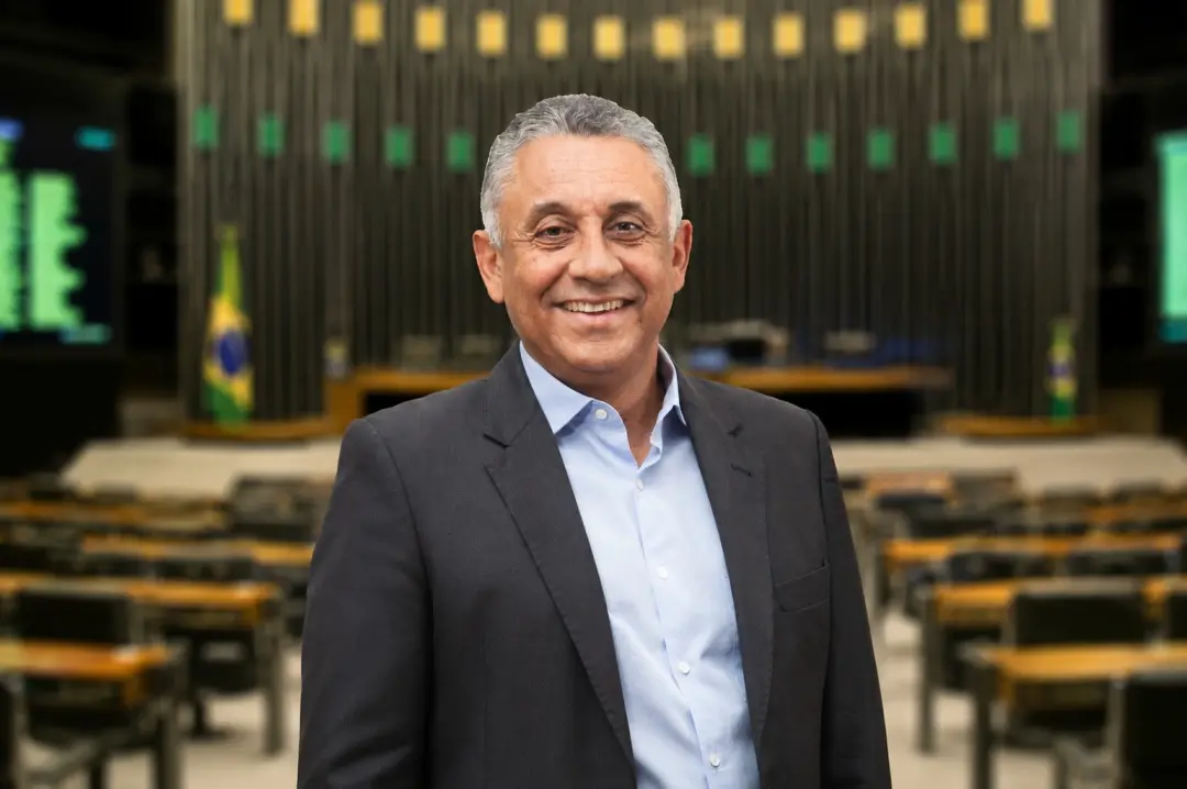 Gilmar Machado assume quinto mandato na Câmara, após o TSE confirmar a perda do mandato de Glaycon Franco. A vaga saiu …