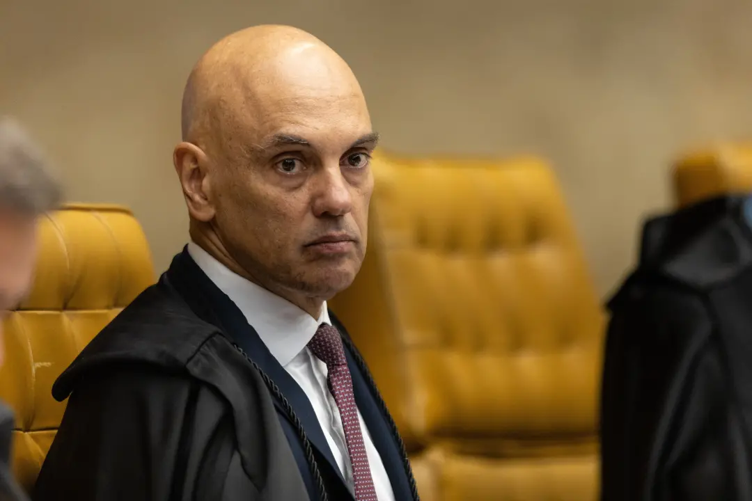 STF em sessão extraordinária para julgar mensagens de Daniel Vorcaro ao ministro Alexandre de Moraes. O relatório da PF…