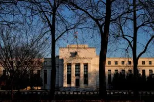 Inflação alta e petróleo acima dos US$ 100 pressionam o Fed a subir os juros para o intervalo de 3,75% a 4%. É um movim…