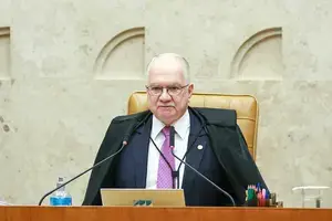 Edson Fachin pediu sensatez e decoro dos colegas enquanto o STF decide se investiga Alexandre de Moraes por trocas de m…