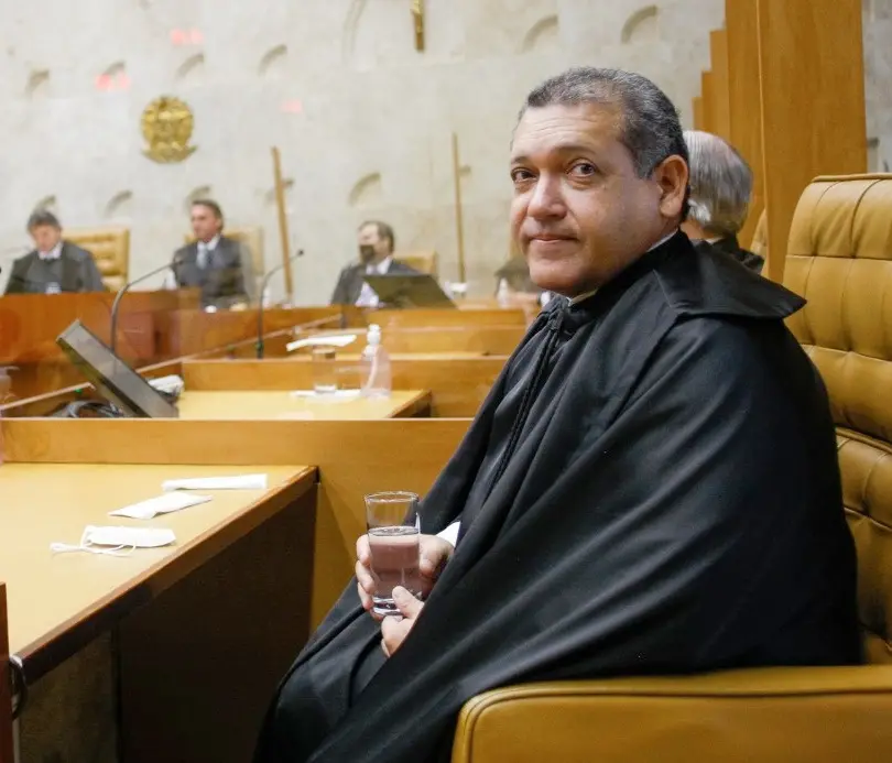 Mensagens mostram pagamentos mensais de R$ 500 mil para o filho de Nunes Marques por Daniel Vorcaro. Isso demonstra uma…