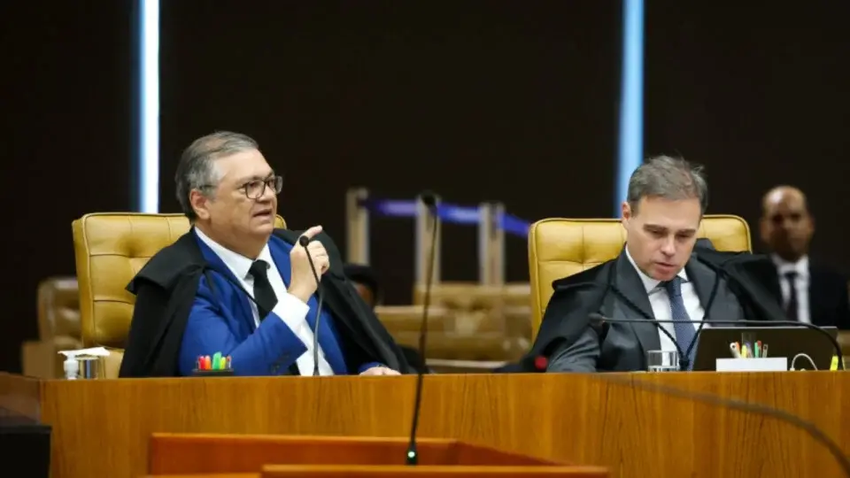 Mendonça e o Banco Master, Dino aponta conexões entre o ministro e interesses funerários de São Paulo. Encontro com Dan…