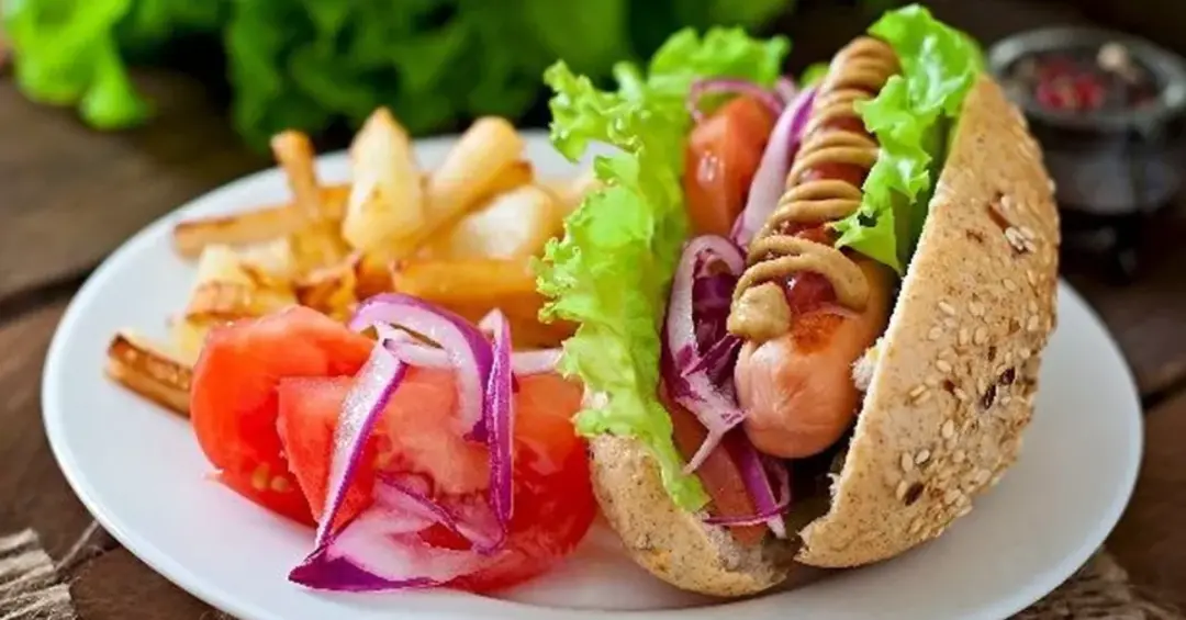 Cenoura com abacate substituindo a salsicha no cachorro-quente é uma opção pra quem quer comer mais saudável. É legal v…