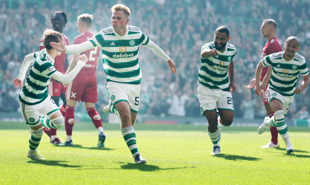 Stephen Welsh recebeu sua primeira convocação para a seleção da Escócia, meses depois de deixar o Celtic. A mudança par…