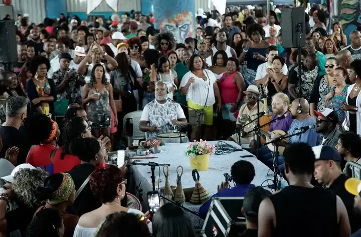 Criolice comemora 16 anos em Madureira com feijoada e roda de samba no Centro Cultural Tia Doca. A iniciativa fortalece…