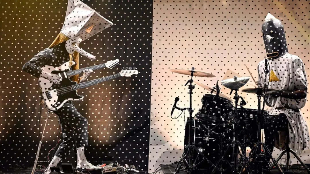 Angine de Poitrine debutou a música Zugzegk no The Tonight Show com Jimmy Fallon na estreia da turnê americana. É inter…