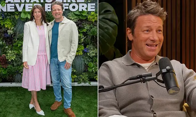 Jamie Oliver diz que está mais feliz aos 51 anos e que Jools o ajudou a ser melhor versão de si. Essa conexão parece mo…