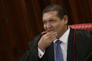 Nunes Marques se declarou impedido de julgar o caso sobre a relação do ministro Alexandre de Moraes com o empresário Da…