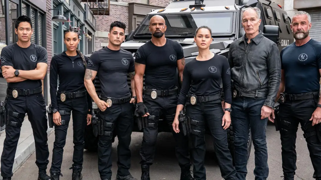 O time SWAT volta com SWAT EXILES, depois do fim em maio de 2025, graças ao trabalho de Shemar Moore e da equipe. É bom…
