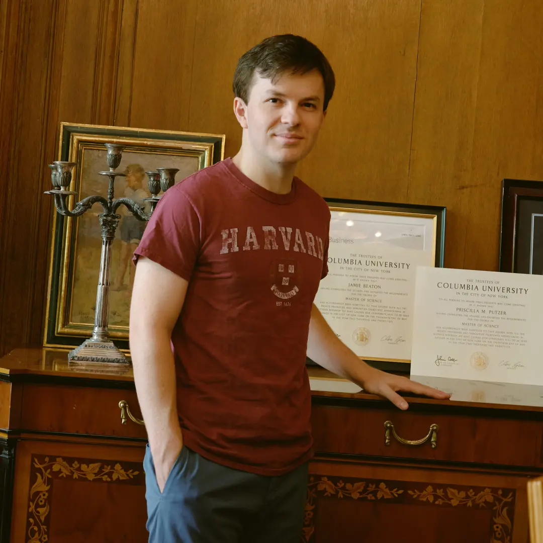 Jamie Beaton possui 12 diplomas avançados de universidades como Harvard, Yale e Oxford. É impressionante ver esse nível…