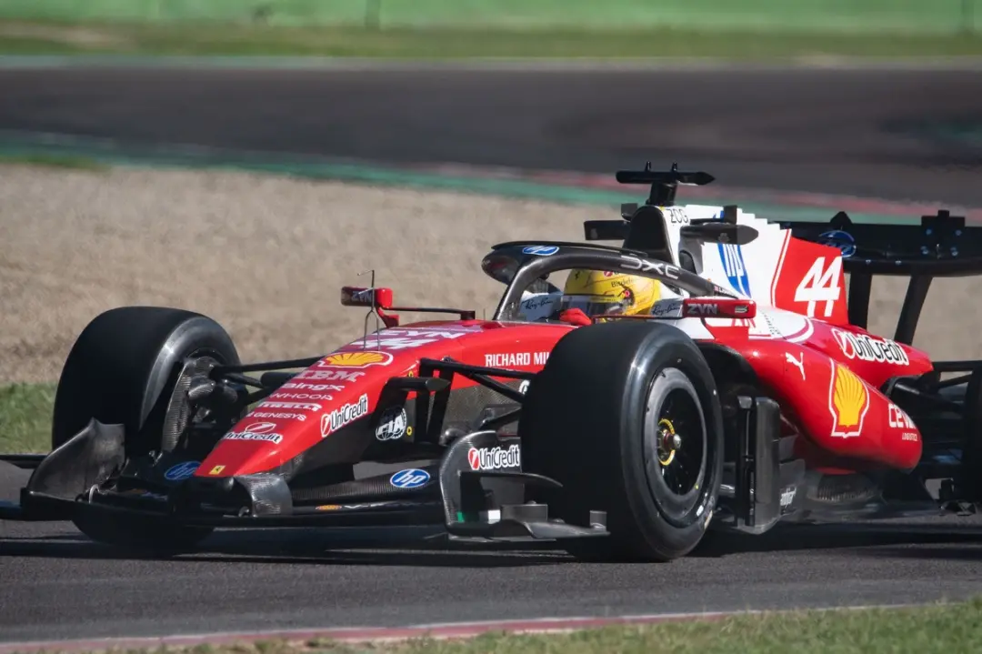 Ferrari manterá o desenvolvimento do carro SF-26 mesmo com chances de título diminuindo. Vasseur decidiu manter o foco,…