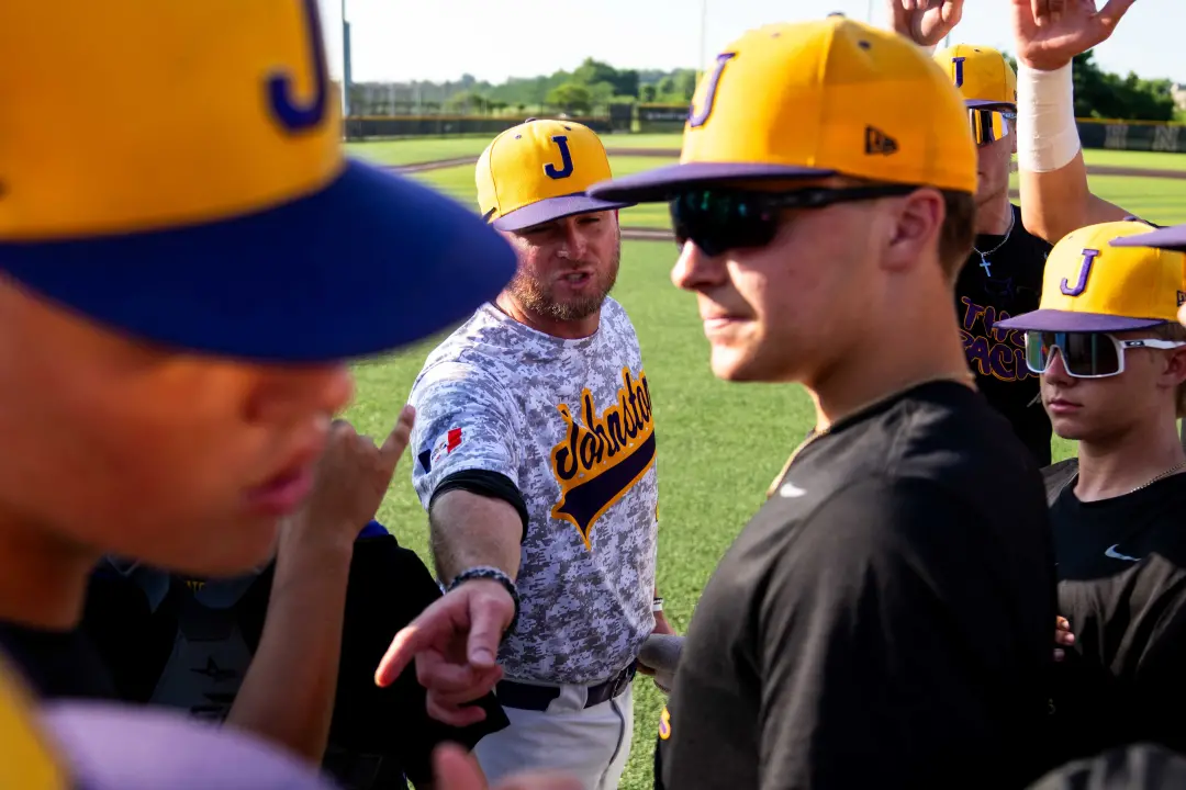 Michael Barta será o novo técnico de beisebol da Dowling Catholic em Iowa, trazendo um histórico com cinco títulos esta…