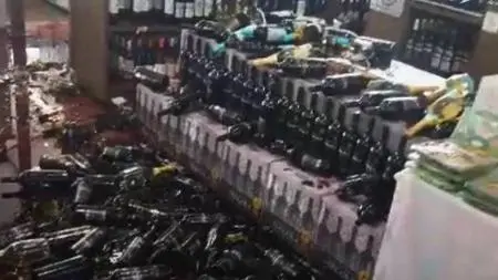Homem destruiu garrafas de vinho em mercado de São Paulo, causando prejuízo de R$ 50 mil. Esse tipo de vandalismo mostr…