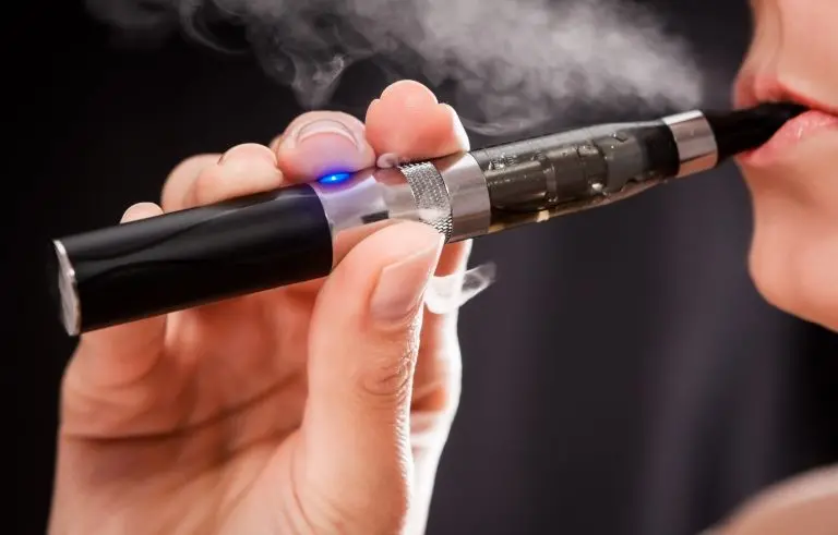 Projeto de Lei na Câmara proíbe a fabricação e venda de cigarros eletrônicos no Brasil. A vedação se estende a importaç…