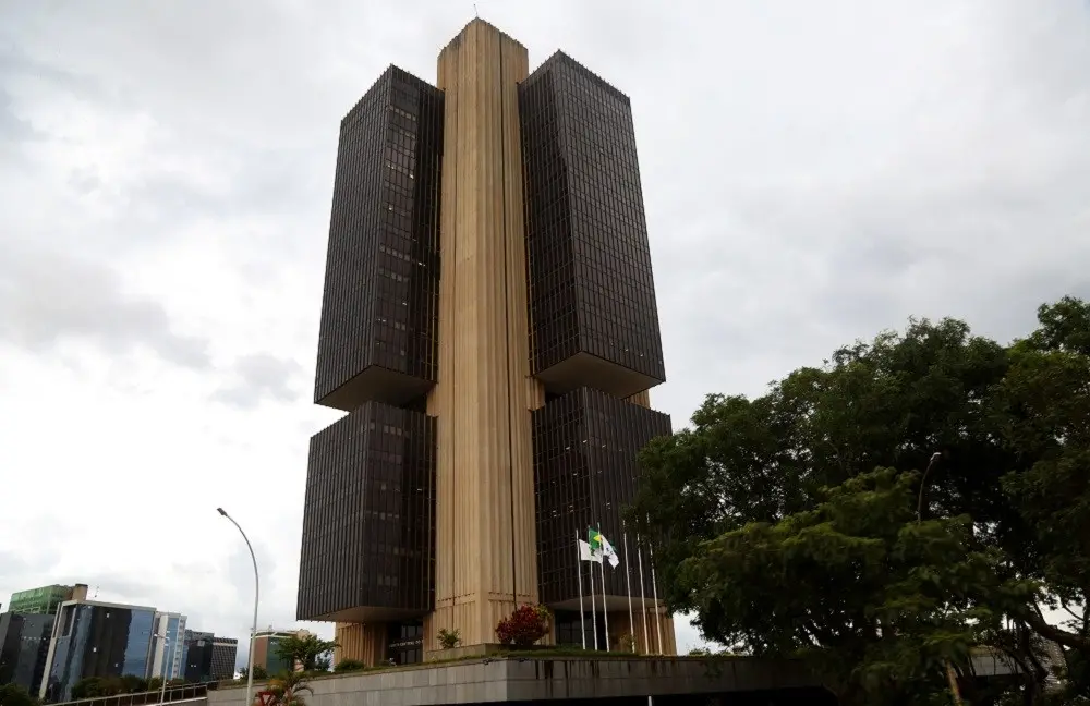Reunião do Copom começa com expectativa de Selic cair para 13,75%. A gente vê que o controle da inflacao tá ajudando, m…