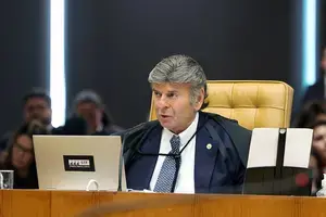 Fux diz que a 2ª Turma identificou desvios de finalidade na PF. Ele falou que nunca se imaginou a polícia pegando e pei…