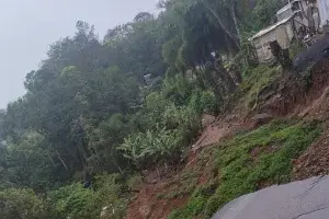 Quatro mortos e mais de vinte e dois mil pessoas afetadas pelas chuvas no Paraná. É complicado ver tantas casas danific…