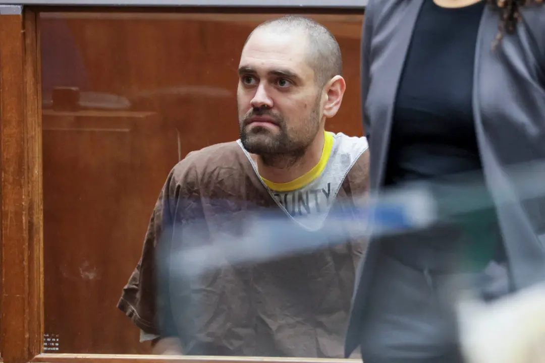 Nick Reiner, acusado de homicídio, apareceu no tribunal em Los Angeles depois que seus pais foram encontrados mortos em…