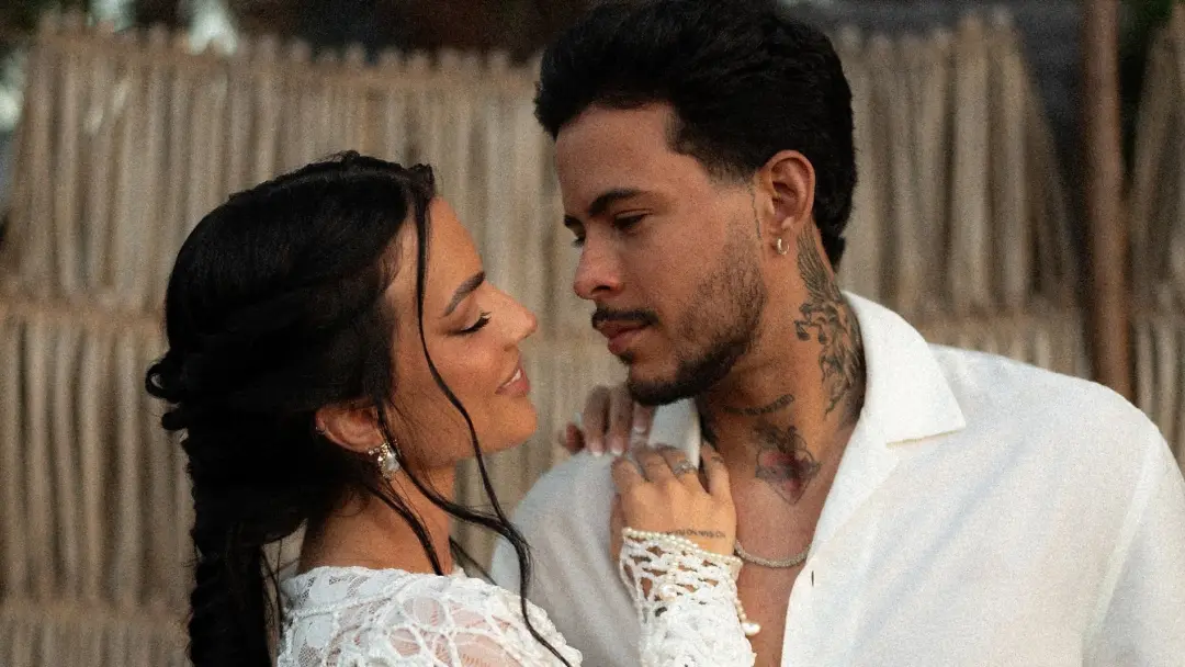 Duda Kropf e Felipe Amorim fizeram pré-wedding em Fortaleza com looks que misturaram crochê artesanal cearense e alfaia…
