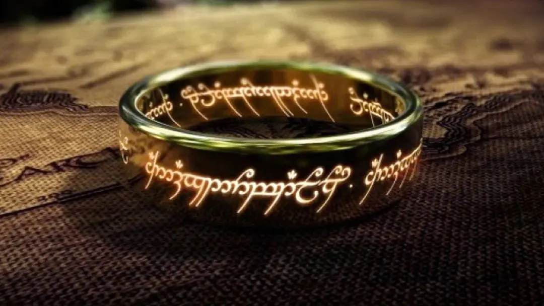 Silmaril é mais poderoso que o Um Anel em Terra Média. O Um Anel do Sauron servia para dominar todas as raças unindo ma…