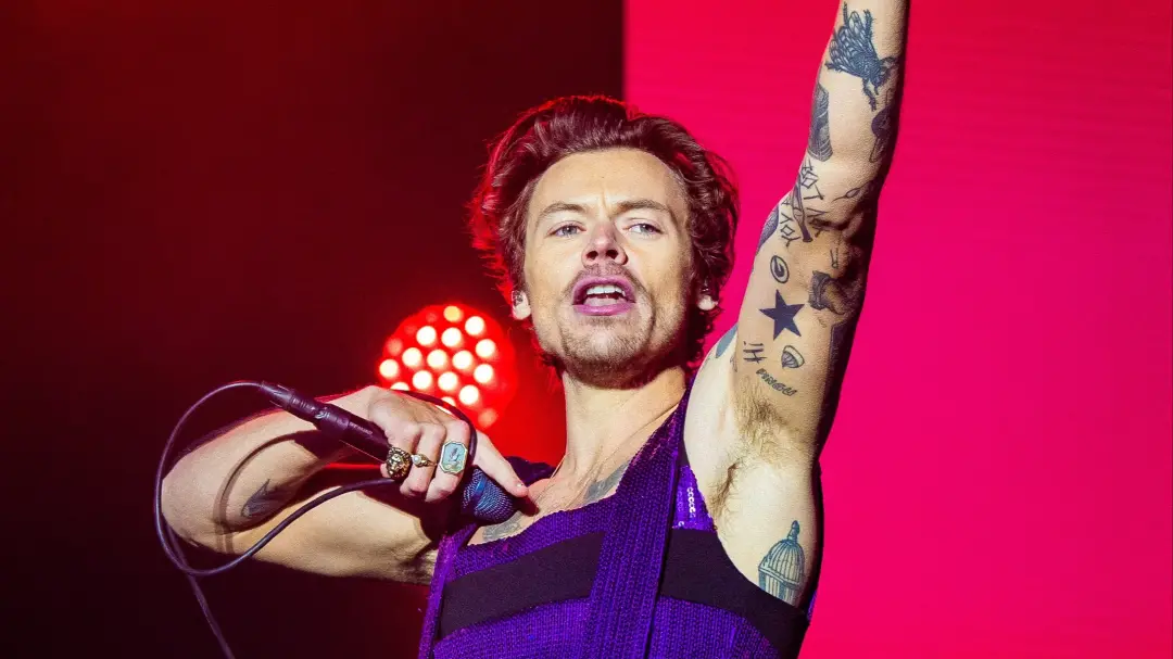 Harry Styles vai voltar para o Wembley Stadium em 2027 com três datas adicionais na turnê. Isso mostra como o público a…