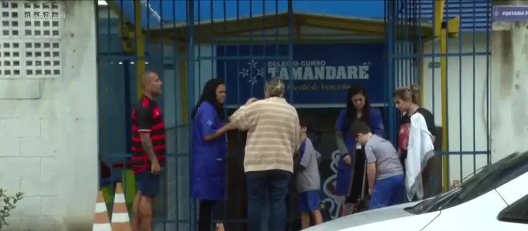 23 pessoas receberam atendimento médico após incidentes em feira de ciências de escola do Rio de Janeiro. Compartilhar …