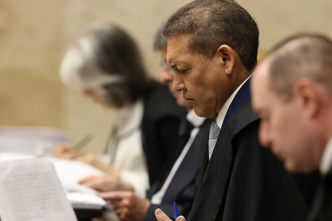 Nunes Marques e Toffoli não votarão na sessão do STF sobre o relatório da PF envolvendo Alexandre de Moraes. Nunes Marq…