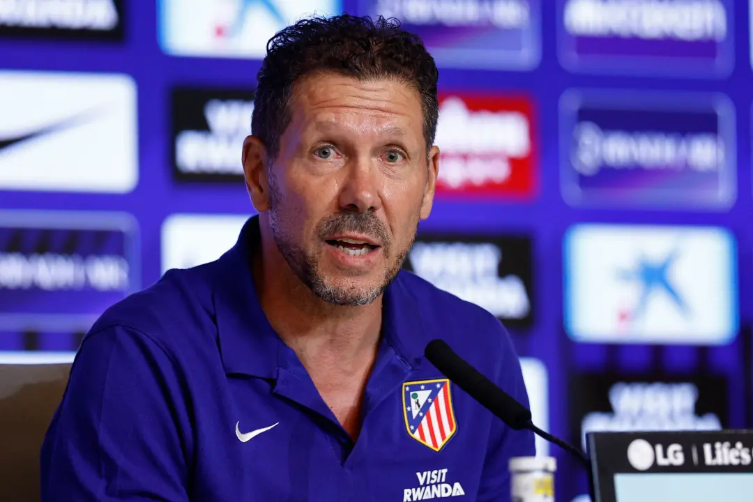 Simeone disse que o Balon de Oro deve ser para Messi depois do Mundial que ele fez, sem dúvidas. Com 39 anos, é um reco…