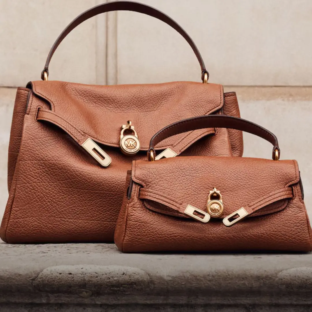 Nove bolsas Michael Kors de outono abaixo de cem dólares. O varejista tá dando mais quinze por cento de desconto em bol…