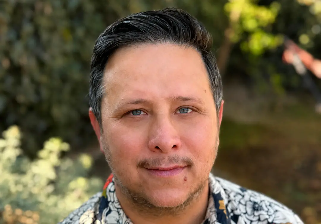 Cameron Ali Fay vendeu o roteiro de comedia familiar We Are Your Pets para a Universal Pictures, com a Amblin Entertain…
