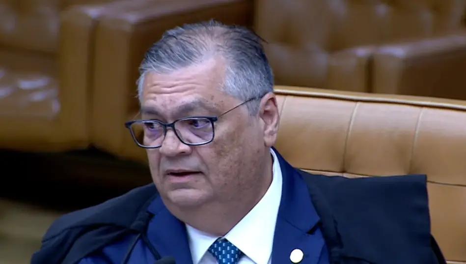 Ministro Flávio Dino afirmou que em nenhum tribunal do país um presidente pode destituir um relator. A avocação de proc…