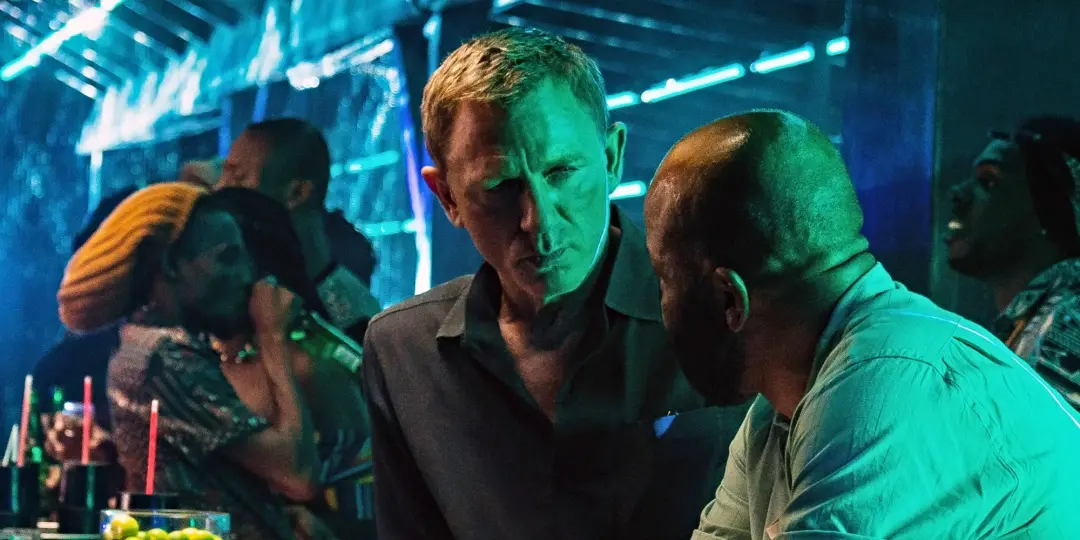 Daniel Craig volta como James Bond nos cinemas, vinte anos depois do filme que reinventou o personagem para uma geração…