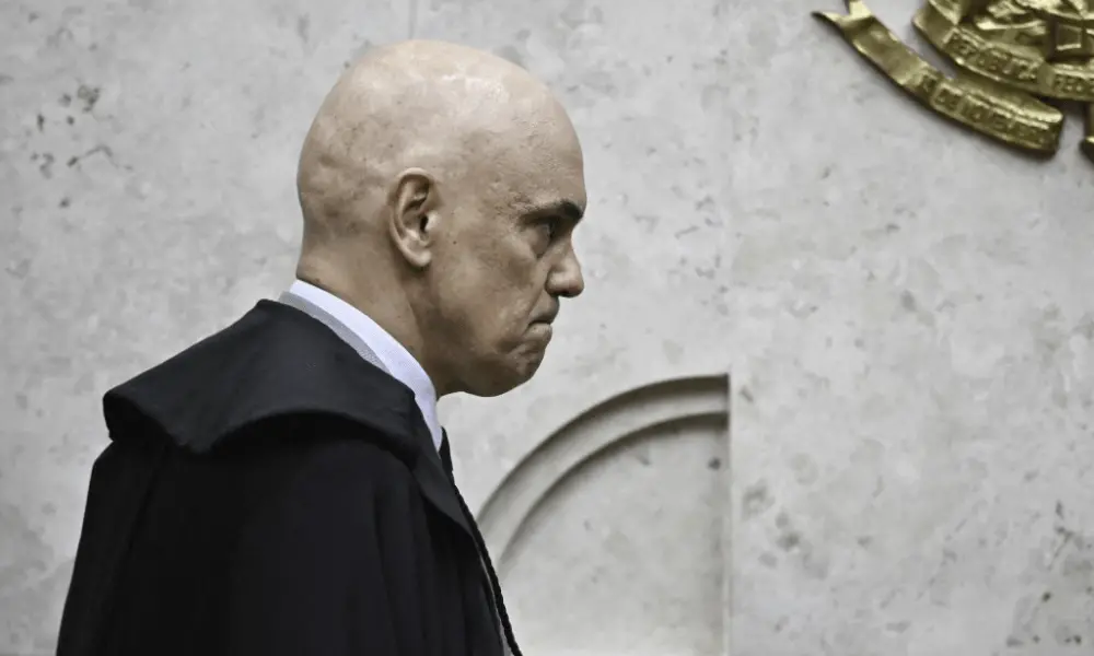 Moraes será investigado com sete ministros após impedimentos de Nunes Marques e Toffoli no STF. A decisão de abrir a in…