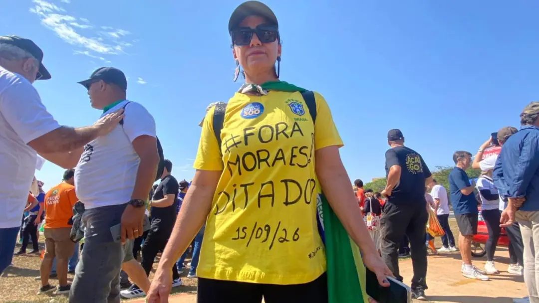 Ato na Esplanada dos Ministérios reuniu apoiadores de Zema e Flávio Bolsonaro em 15 de setembro, pedindo anistia e com …