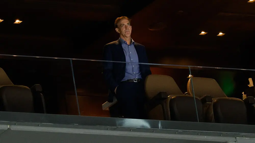 Joe Sakic vai continuar como gerente geral do Colorado Avalanche indefinidamente. A decisão não prevê busca por substit…