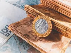 Corte da Selic permite alívio bilionário à dívida pública. A redução ajuda a diminuir o peso do endividamento do país, …